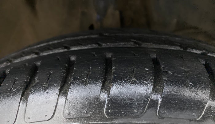 2018 Maruti Swift VXI AMT D, Petrol, Automatic, 59,428 km, Right Front Tyre Tread