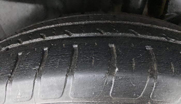 2018 Maruti Swift VXI AMT D, Petrol, Automatic, 59,428 km, Left Rear Tyre Tread