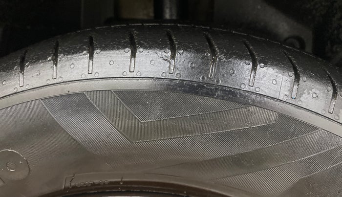 2014 Ford Ecosport AMBIENTE 1.5L DIESEL, Diesel, Manual, 1,27,466 km, Right Front Tyre Tread