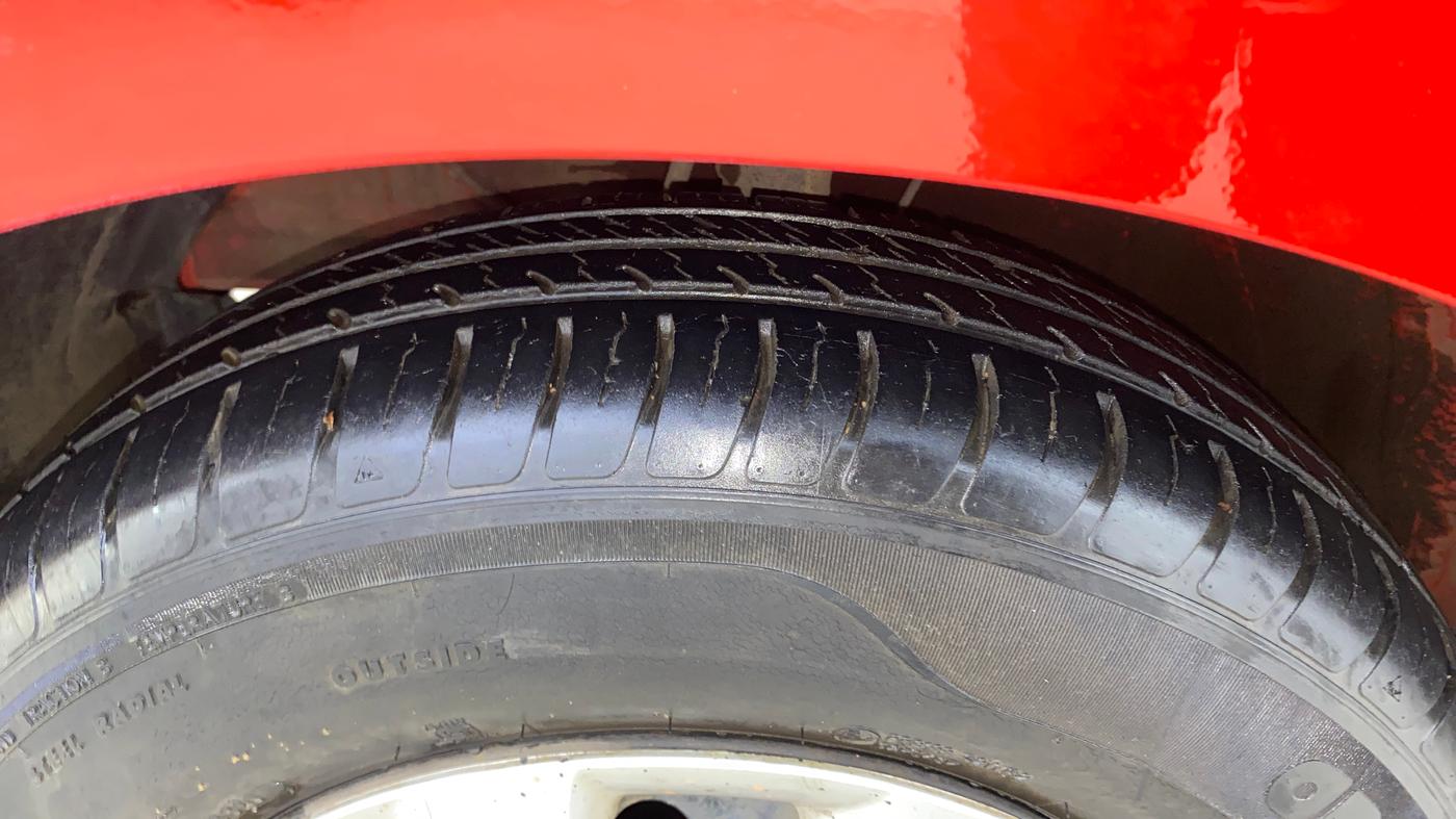 2020 Maruti Swift VXI AMT, Petrol, Automatic, 24,597 km, Left Front Tyre Tread
