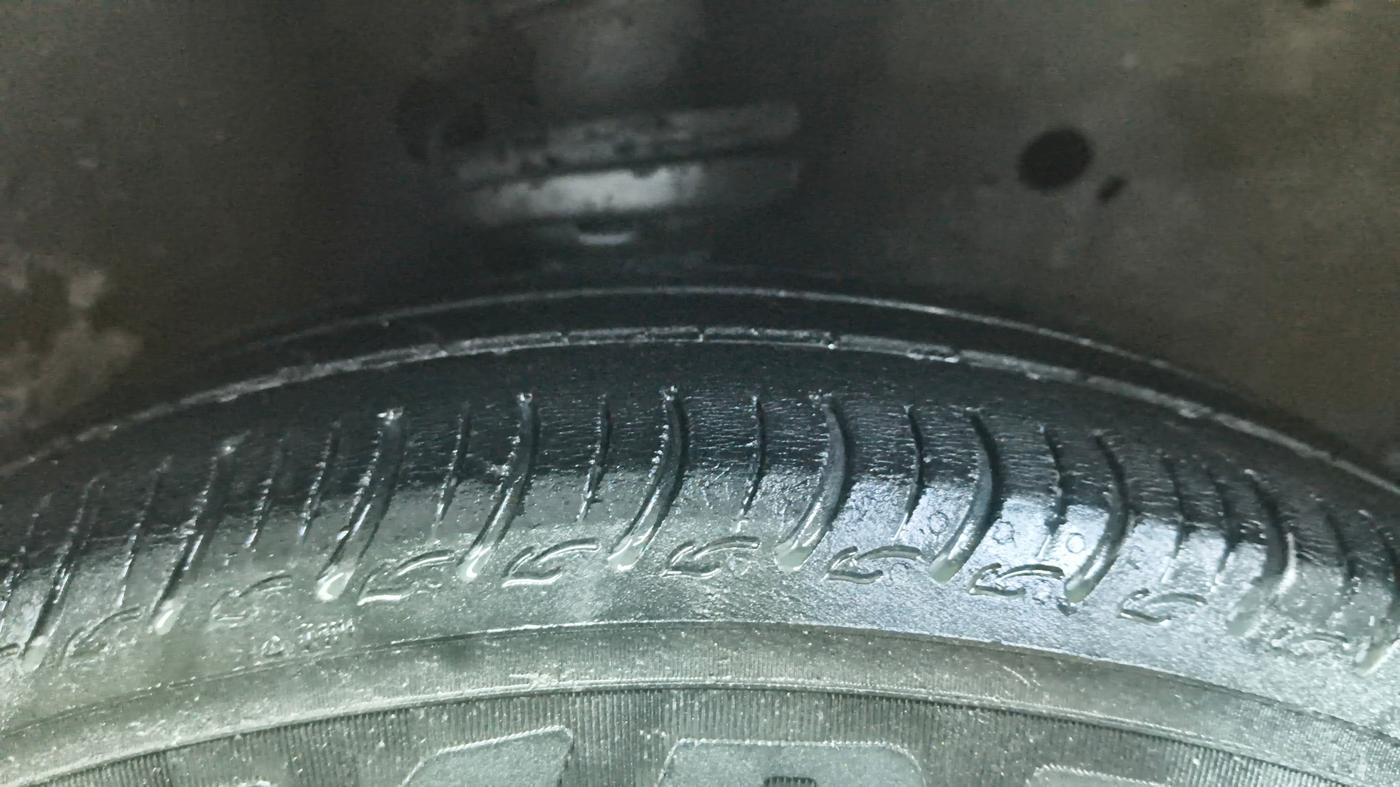 2017 Maruti Wagon R 1.0 VXI, CNG, Manual, 1,12,763 km, Right Front Tyre Tread