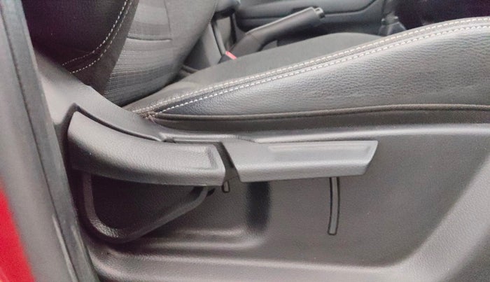 2021 KIA SONET HTK 1.2, Petrol, Manual, 15,178 km, Driver Side Adjustment Panel