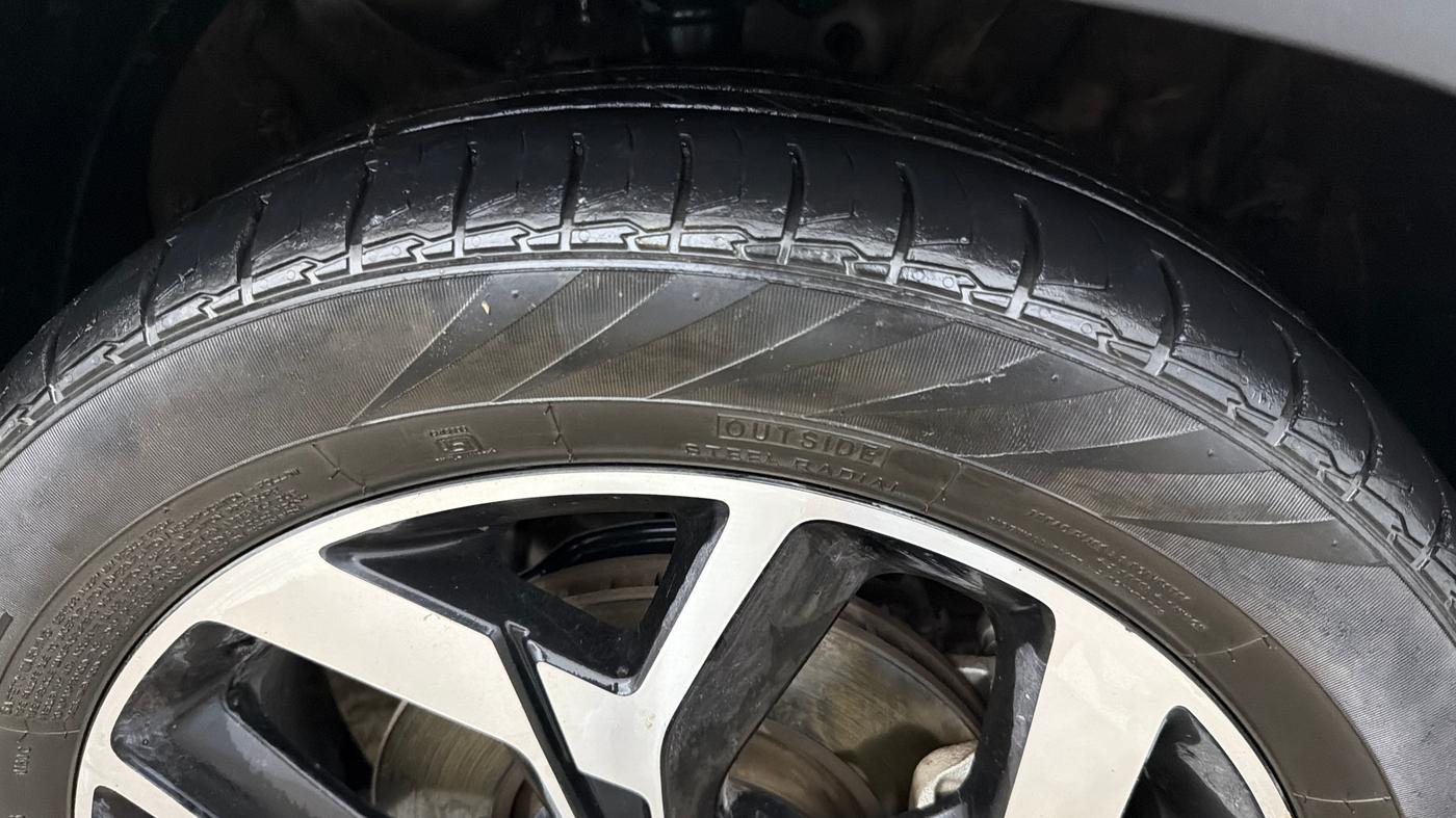 2023 KIA SELTOS  X LINE 1.5 TURBO PETROL DCT, Petrol, Automatic, 42,501 km, Right Front Tyre Tread