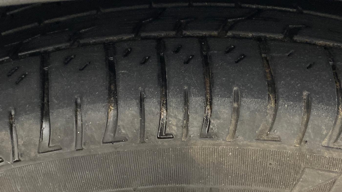 2022 Mahindra XUV300 W6 1.5 DIESEL AMT, Diesel, Automatic, 67,327 km, Left Front Tyre Tread