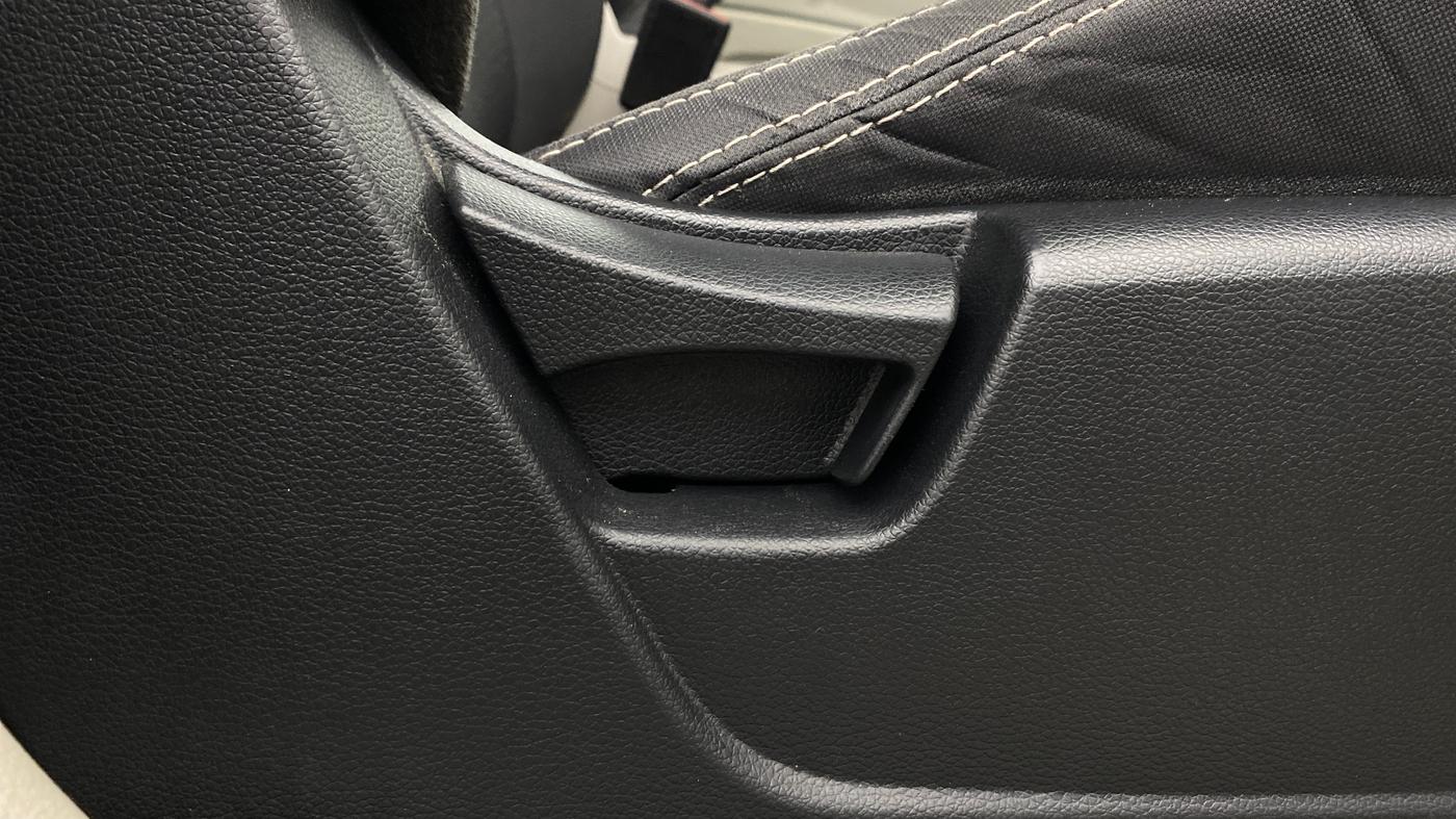 2022 Mahindra XUV300 W6 1.5 DIESEL AMT, Diesel, Automatic, 67,327 km, Driver Side Adjustment Panel