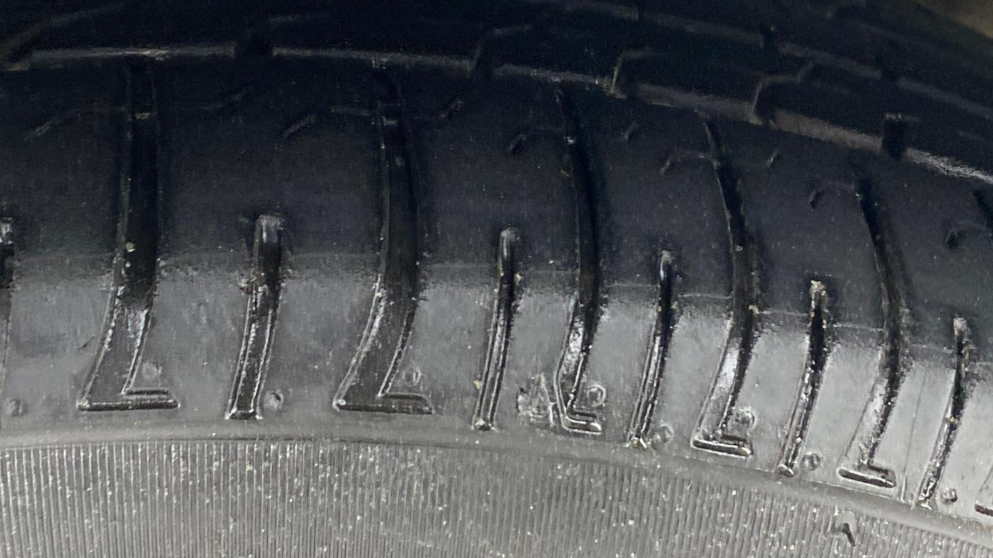 2022 Mahindra XUV300 W6 1.5 DIESEL AMT, Diesel, Automatic, 67,327 km, Right Front Tyre Tread
