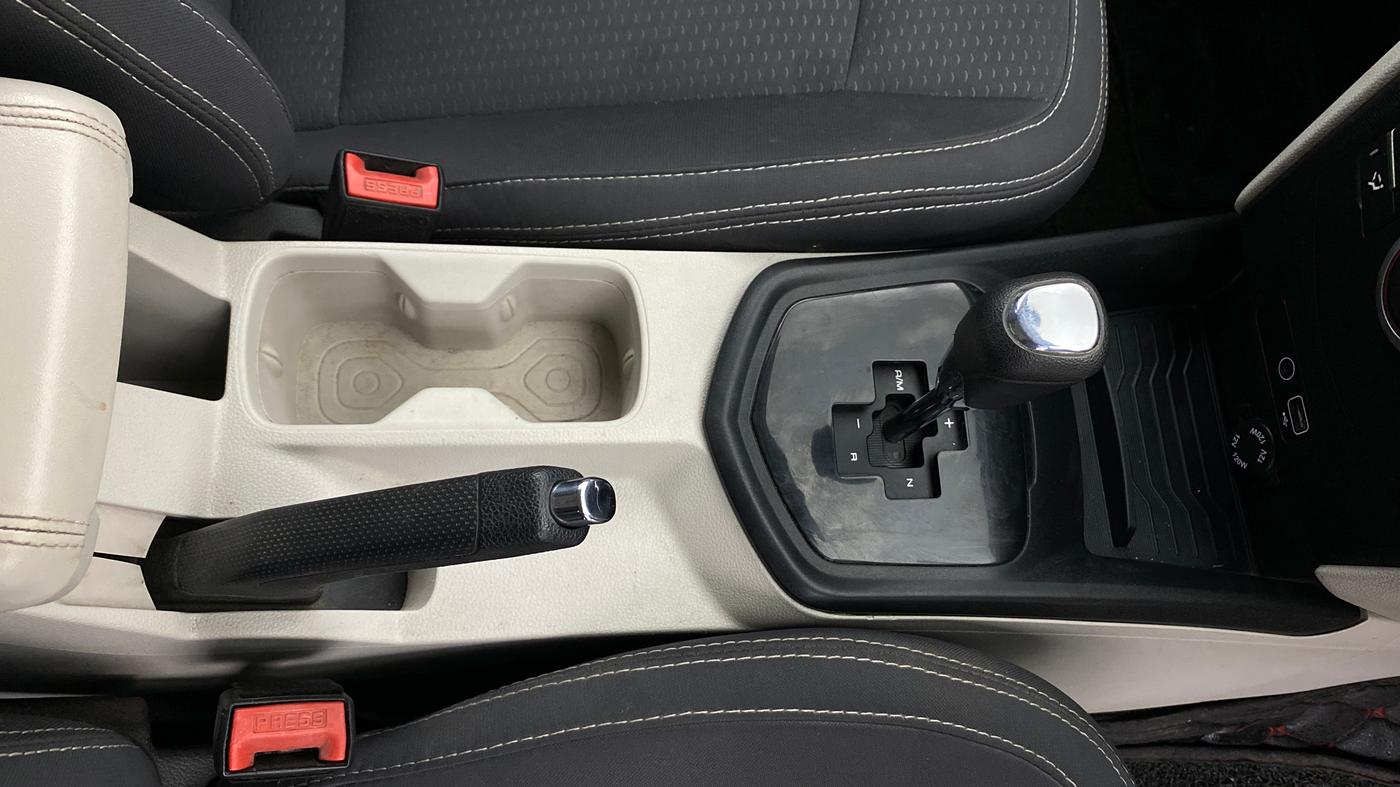 2022 Mahindra XUV300 W6 1.5 DIESEL AMT, Diesel, Automatic, 67,327 km, Gear Lever