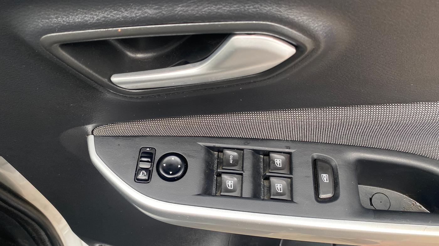 2021 Nissan MAGNITE XV MT, Petrol, Manual, 33,769 km, Driver Side Door Panels Control