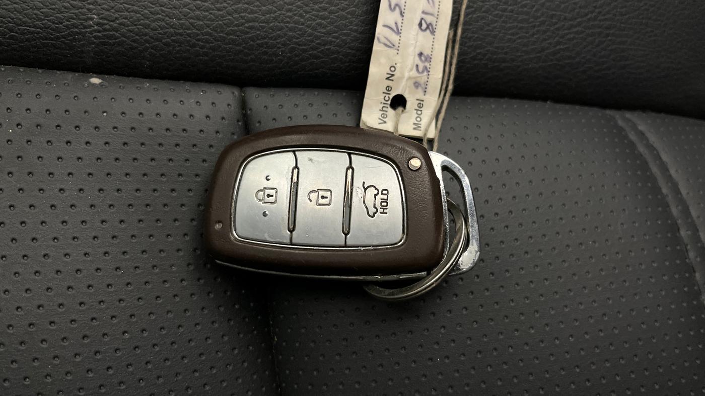 2018 Hyundai Creta SX PLUS AT 1.6 PETROL, Petrol, Automatic, 82,371 km, Key Close Up
