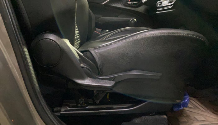 2024 Maruti Swift ZXI PLUS, Petrol, Manual, 30,085 km, Driver Side Adjustment Panel
