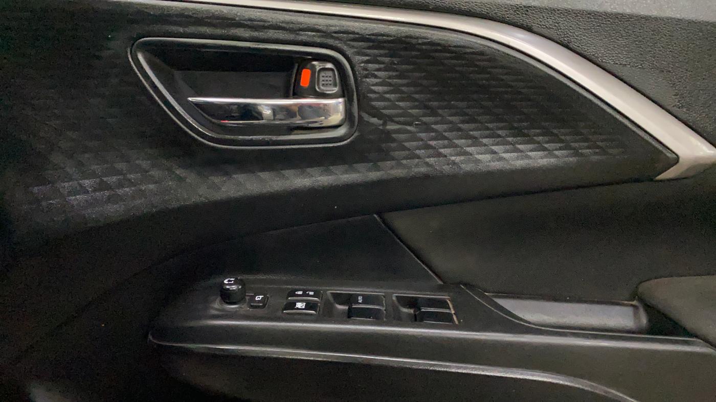 2024 Maruti Swift ZXI PLUS, Petrol, Manual, 30,125 km, Driver Side Door Panels Control