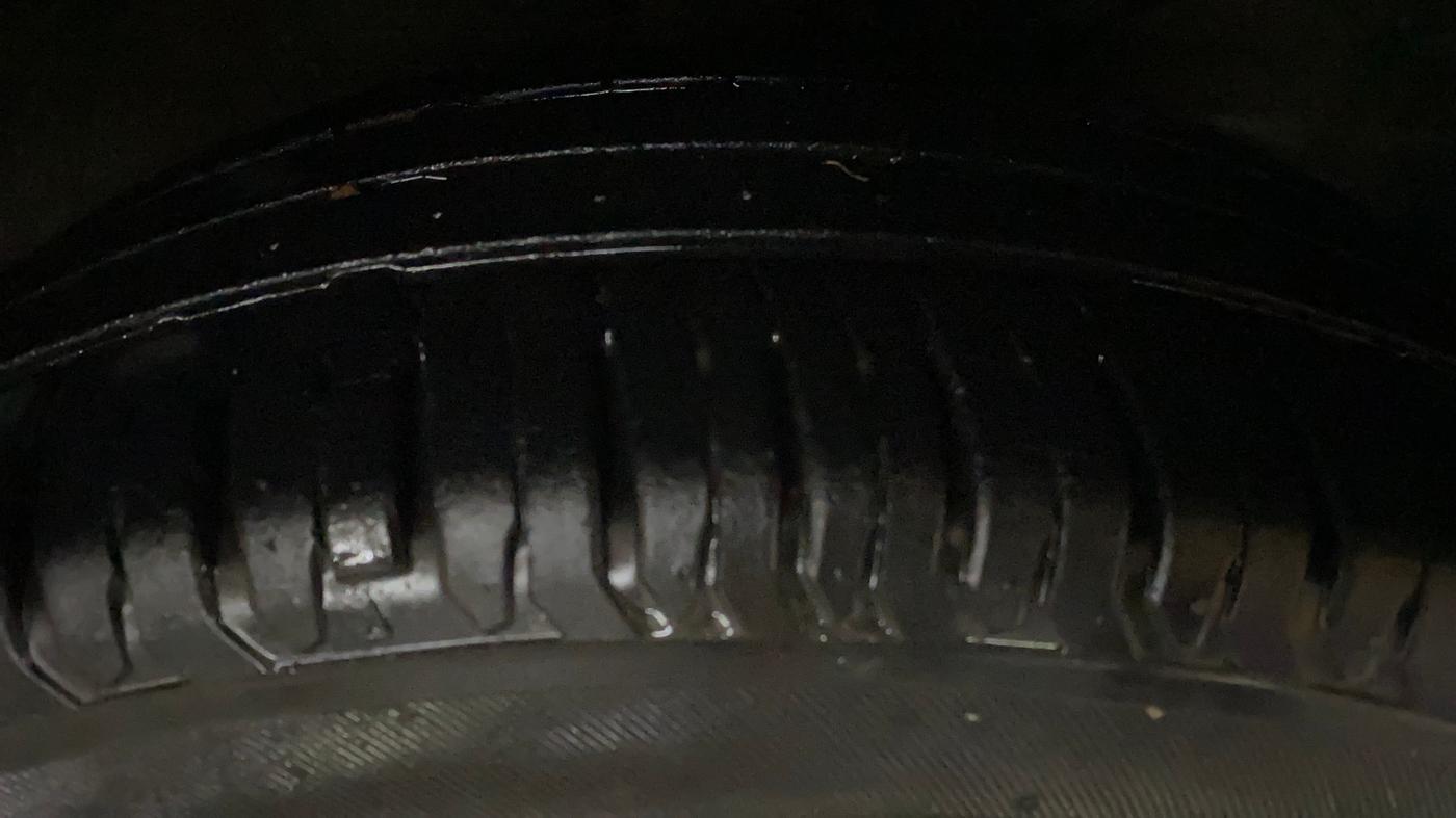 2024 Maruti Swift ZXI PLUS, Petrol, Manual, 30,125 km, Right Front Tyre Tread