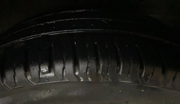 2024 Maruti Swift ZXI PLUS, Petrol, Manual, 30,085 km, Right Front Tyre Tread