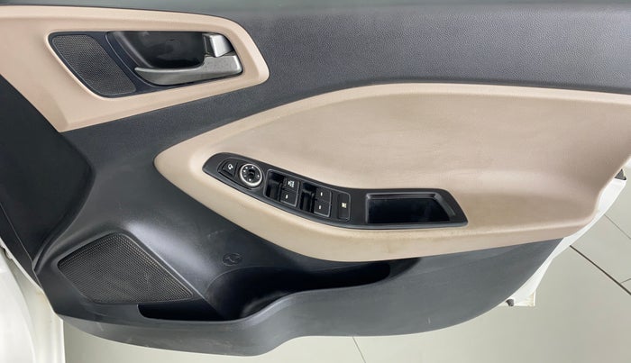 2016 Hyundai Elite i20 SPORTZ 1.2, Petrol, Manual, 59,397 km, Driver Side Door Panels Control