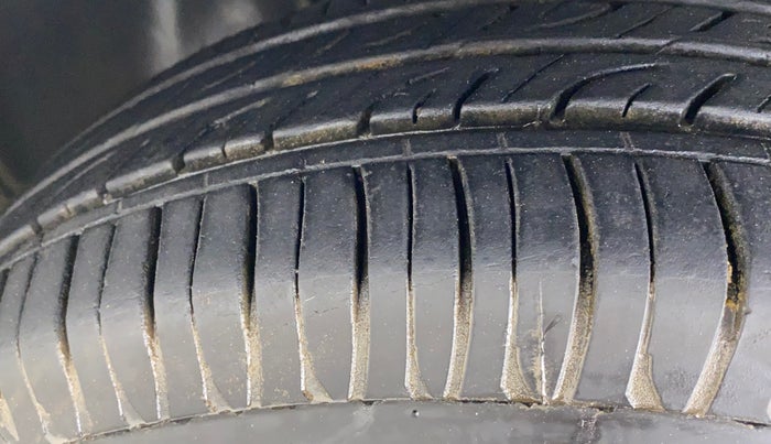 2016 Hyundai Elite i20 SPORTZ 1.2, Petrol, Manual, 59,397 km, Left Front Tyre Tread