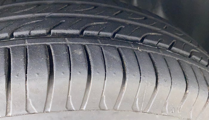 2016 Hyundai Elite i20 SPORTZ 1.2, Petrol, Manual, 59,397 km, Right Front Tyre Tread