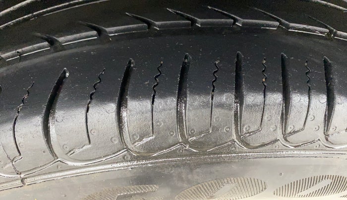 2019 Ford Ecosport TITANIUM 1.5L SPORTS(SUNROOF) DIESEL, Diesel, Manual, 60,466 km, Left Rear Tyre Tread