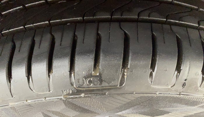 2019 Ford Ecosport TITANIUM 1.5L SPORTS(SUNROOF) DIESEL, Diesel, Manual, 60,466 km, Right Front Tyre Tread