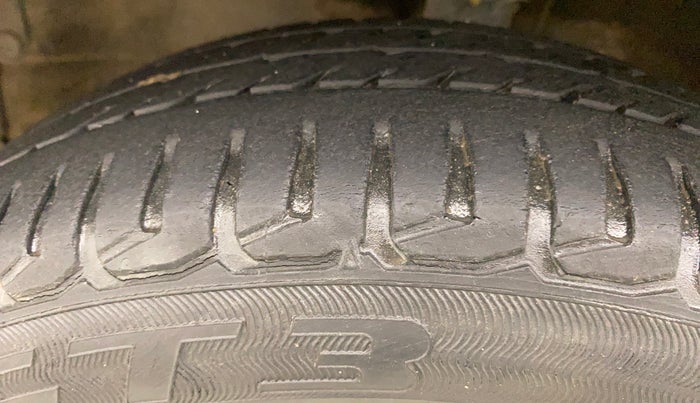 2010 Maruti Wagon R 1.0 VXI, Petrol, Manual, 69,158 km, Left Front Tyre Tread