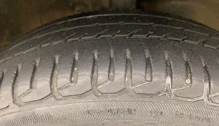 2010 Maruti Wagon R 1.0 VXI, Petrol, Manual, 69,158 km, Right Front Tyre Tread