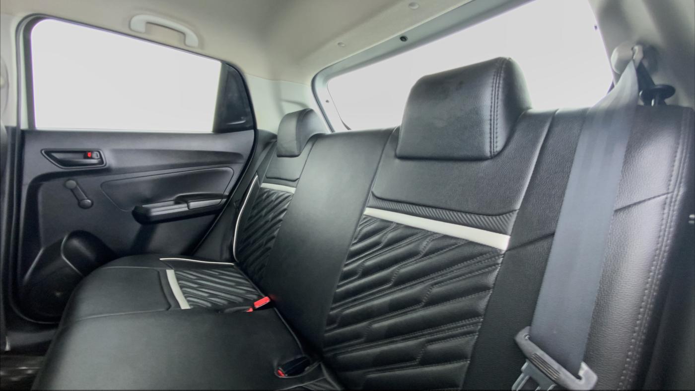 2018 Maruti Swift LXI D, Petrol, Manual, 32,633 km, Right Side Rear Door Cabin
