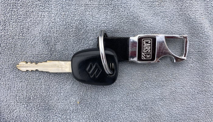 2018 Maruti Swift LXI D, Petrol, Manual, 32,633 km, Key Close Up