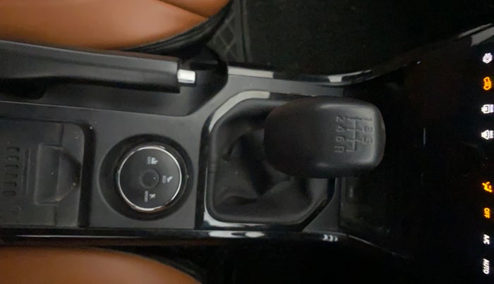 2023 Tata NEXON FEARLESS 1.2 REVOTRON 6 MT DT, Petrol, Manual, 25,308 km, Gear Lever