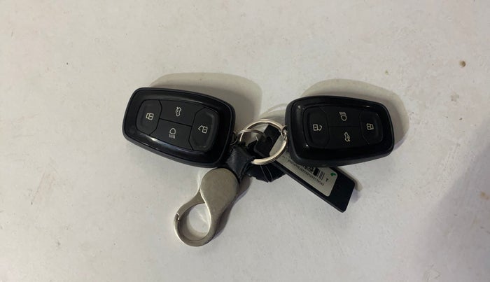 2023 Tata NEXON FEARLESS 1.2 REVOTRON 6 MT DT, Petrol, Manual, 25,308 km, Key Close Up