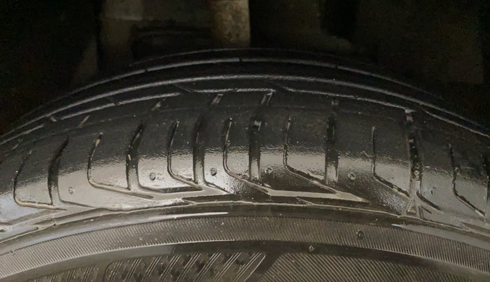 2023 Tata NEXON FEARLESS 1.2 REVOTRON 6 MT DT, Petrol, Manual, 25,308 km, Right Front Tyre Tread