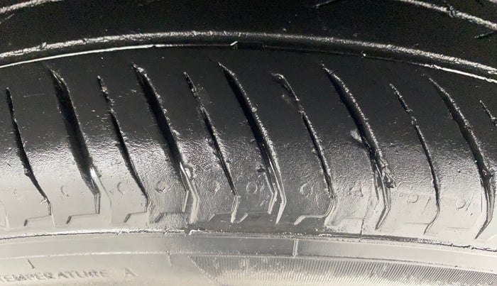 2023 Nissan MAGNITE XL, Petrol, Manual, 26,062 km, Left Rear Tyre Tread