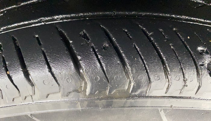 2023 Nissan MAGNITE XL, Petrol, Manual, 26,062 km, Right Front Tyre Tread