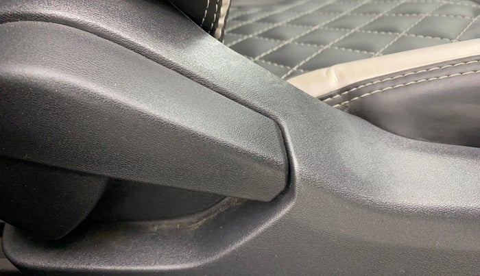 2023 Nissan MAGNITE XL, Petrol, Manual, 26,062 km, Driver Side Adjustment Panel