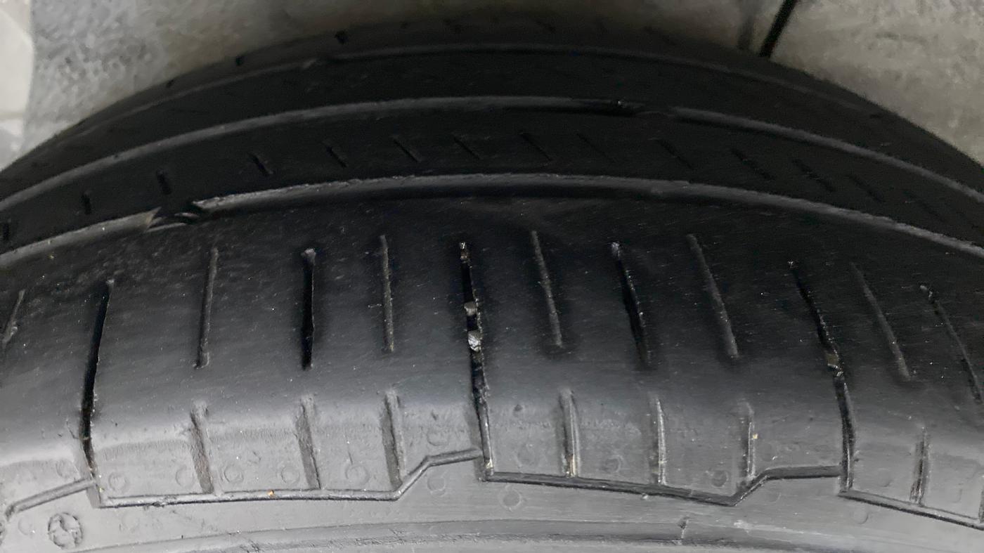 2014 Hyundai i20 SPORTZ 1.2 VTVT, Petrol, Manual, 58,298 km, Right Rear Tyre Tread