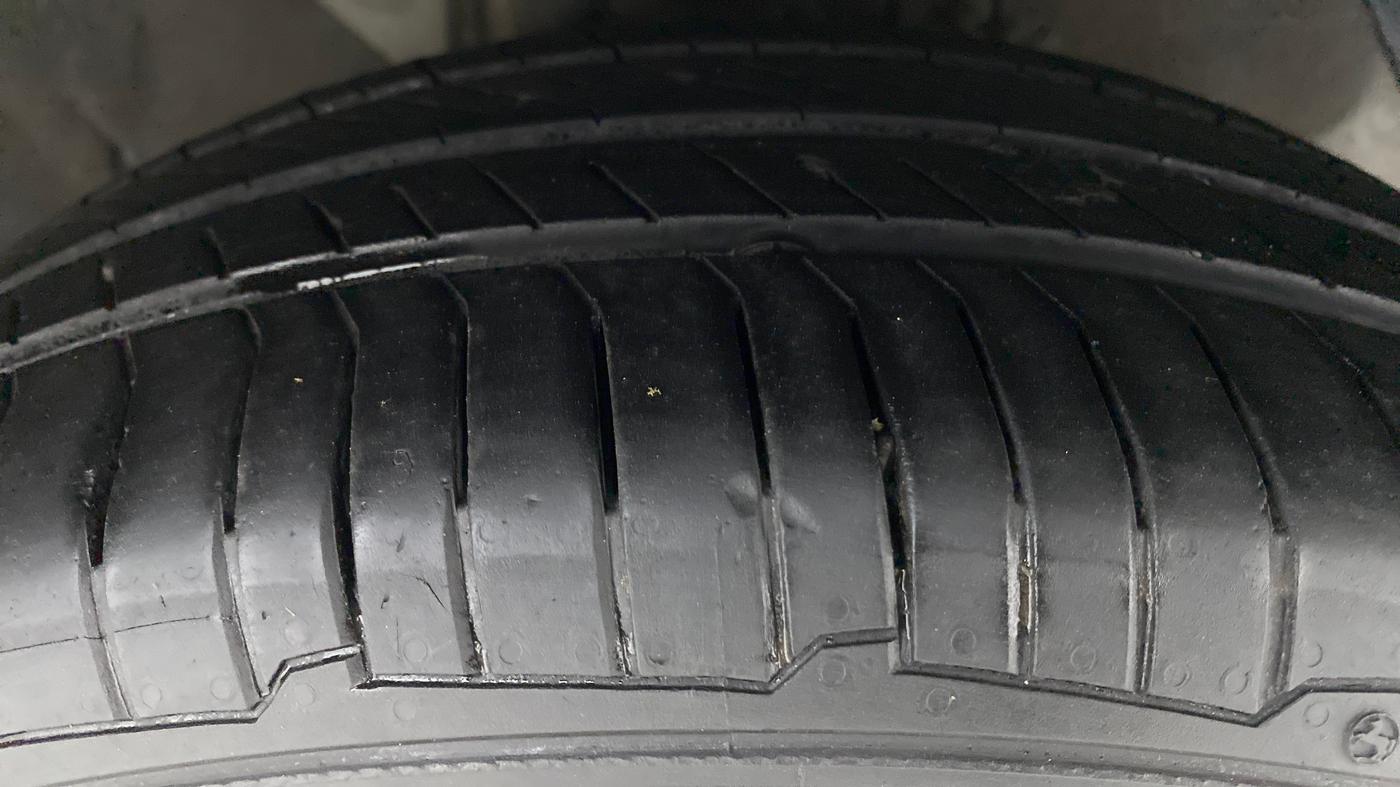 2014 Hyundai i20 SPORTZ 1.2 VTVT, Petrol, Manual, 58,298 km, Right Front Tyre Tread