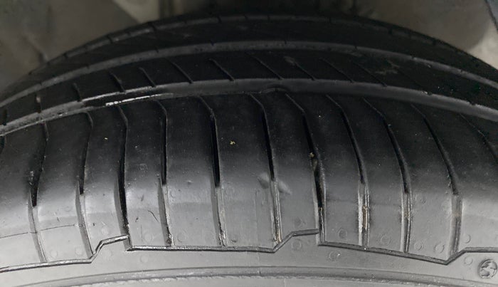 2014 Hyundai i20 SPORTZ 1.2 VTVT, Petrol, Manual, 58,298 km, Right Front Tyre Tread