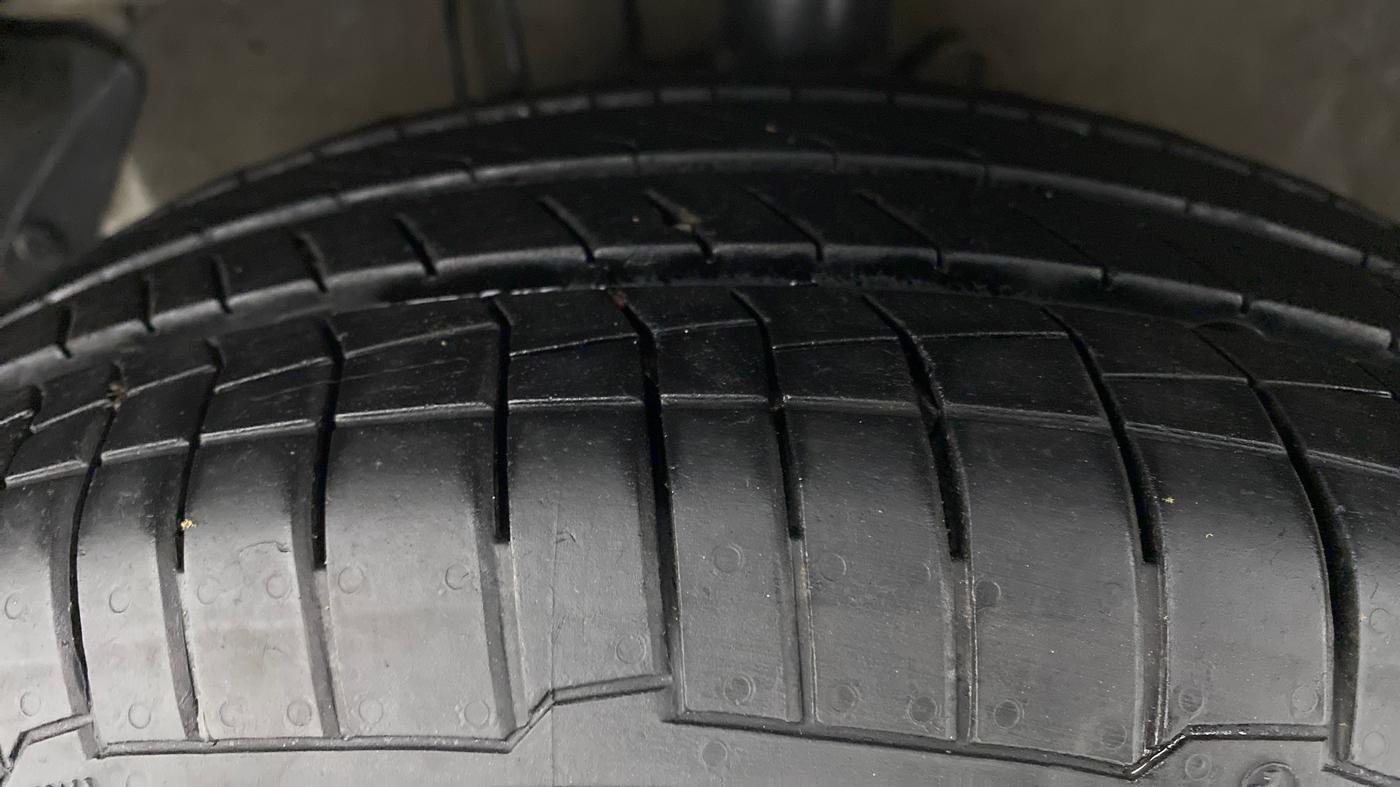 2014 Hyundai i20 SPORTZ 1.2 VTVT, Petrol, Manual, 58,298 km, Left Front Tyre Tread
