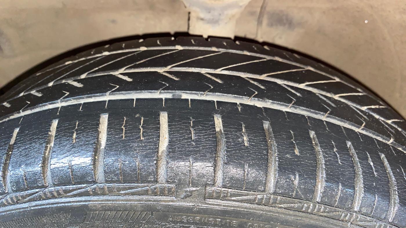2013 Maruti Wagon R 1.0 VXI, Petrol, Manual, 67,680 km, Left Front Tyre Tread
