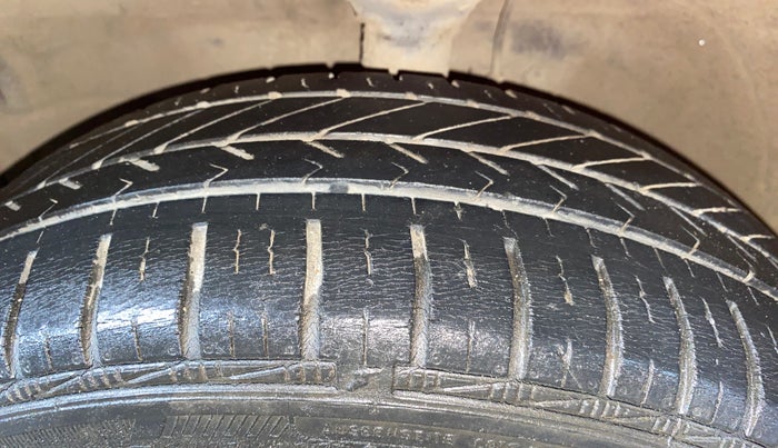 2013 Maruti Wagon R 1.0 VXI, Petrol, Manual, 67,680 km, Left Front Tyre Tread