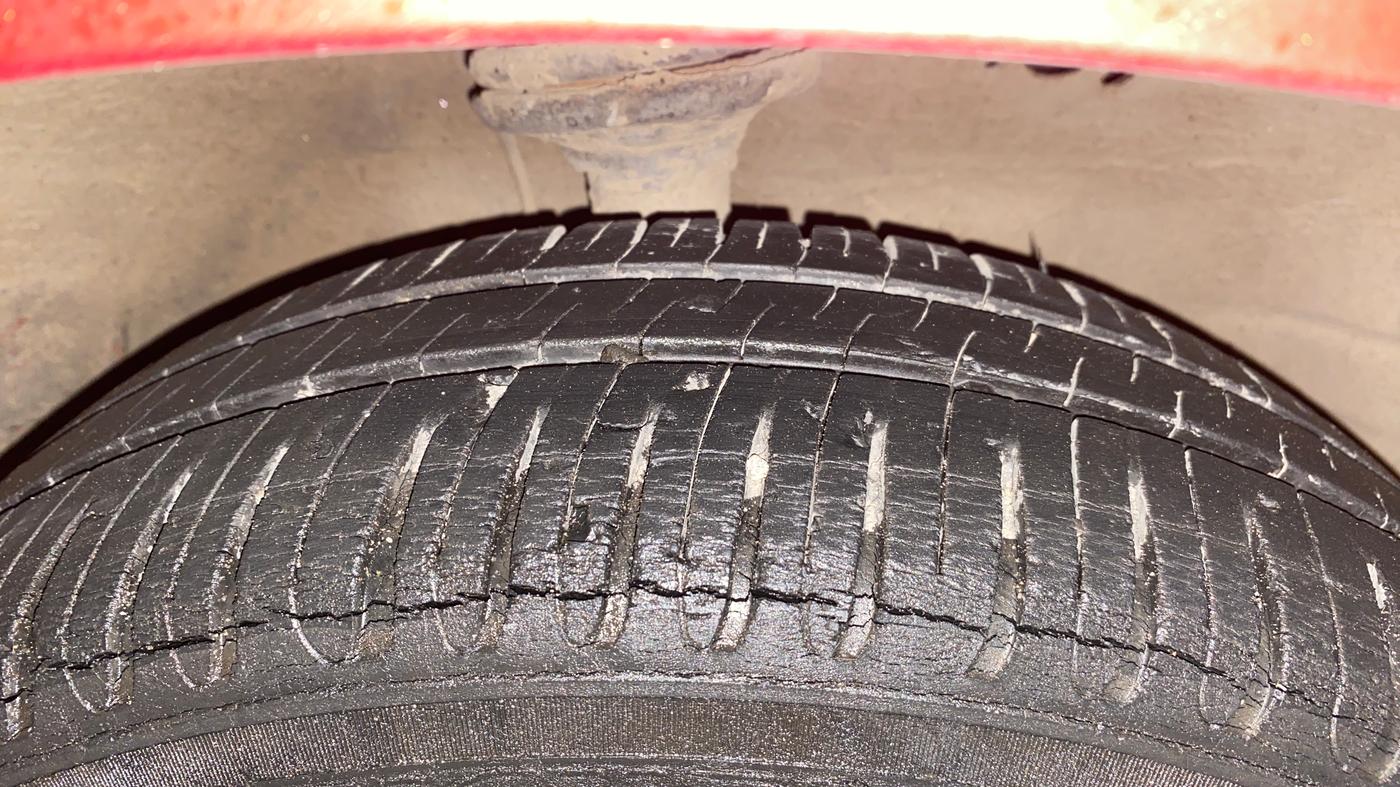 2013 Maruti Wagon R 1.0 VXI, Petrol, Manual, 67,680 km, Right Front Tyre Tread