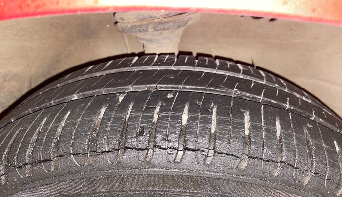 2013 Maruti Wagon R 1.0 VXI, Petrol, Manual, 67,680 km, Right Front Tyre Tread