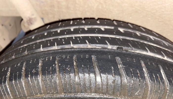 2013 Maruti Wagon R 1.0 VXI, Petrol, Manual, 67,680 km, Right Rear Tyre Tread