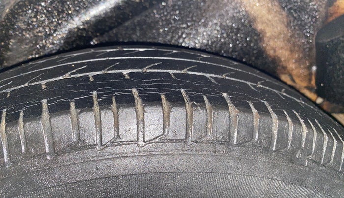 2016 Hyundai i10 SPORTZ 1.1, Petrol, Manual, 63,077 km, Left Rear Tyre Tread