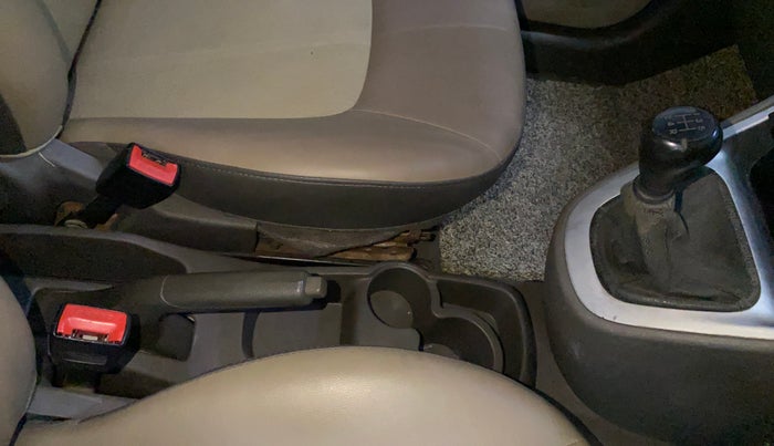 2016 Hyundai i10 SPORTZ 1.1, Petrol, Manual, 63,077 km, Gear Lever