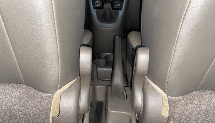 2016 Hyundai i10 SPORTZ 1.1, Petrol, Manual, 63,077 km, Driver Side Adjustment Panel