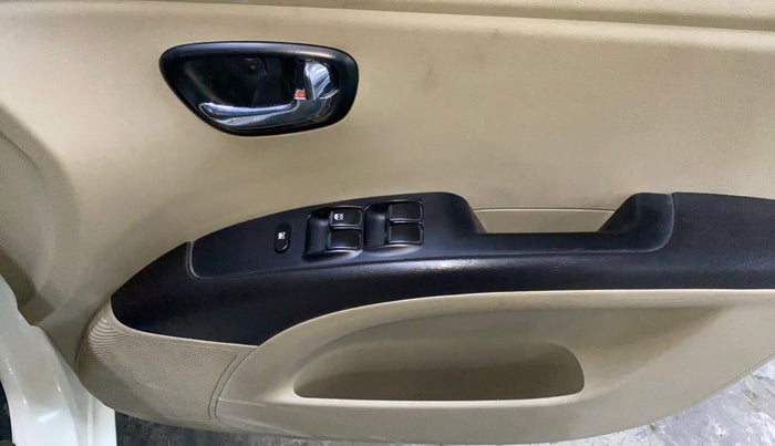 2016 Hyundai i10 SPORTZ 1.1, Petrol, Manual, 63,077 km, Driver Side Door Panels Control