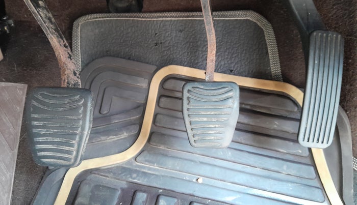 2013 Mahindra XUV500 W8, Diesel, Manual, 96,731 km, Pedals