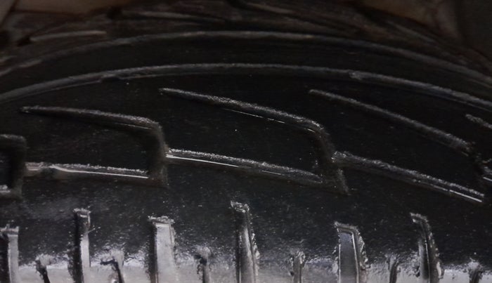 2013 Mahindra XUV500 W8, Diesel, Manual, 96,731 km, Left Front Tyre Tread