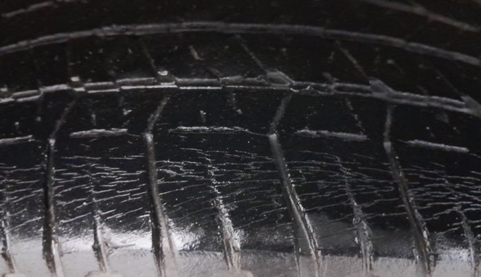 2013 Mahindra XUV500 W8, Diesel, Manual, 96,731 km, Right Rear Tyre Tread