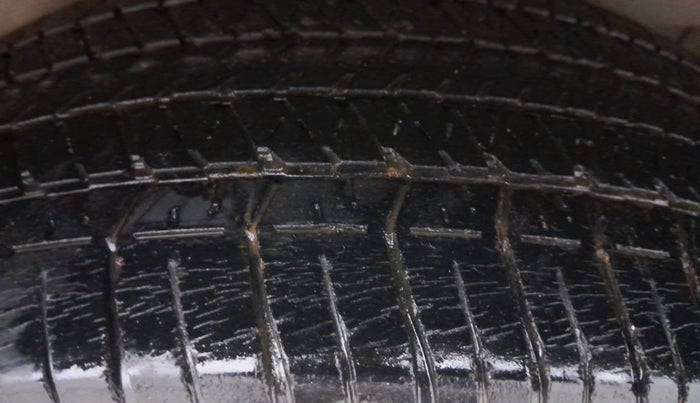 2013 Mahindra XUV500 W8, Diesel, Manual, 96,731 km, Left Rear Tyre Tread