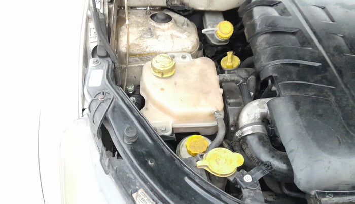 2013 Mahindra XUV500 W8, Diesel, Manual, 96,731 km, Engine View - Right